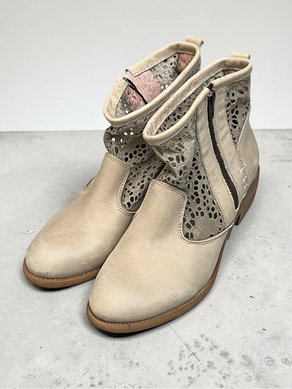 Musse & Cloud Ainhoa Leather Laser Cut Ankle Boots EU 40 US 9 Stone Taupe